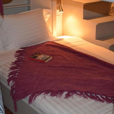 Luna Maya Hostel & Wellness Antigua Buitenkant foto