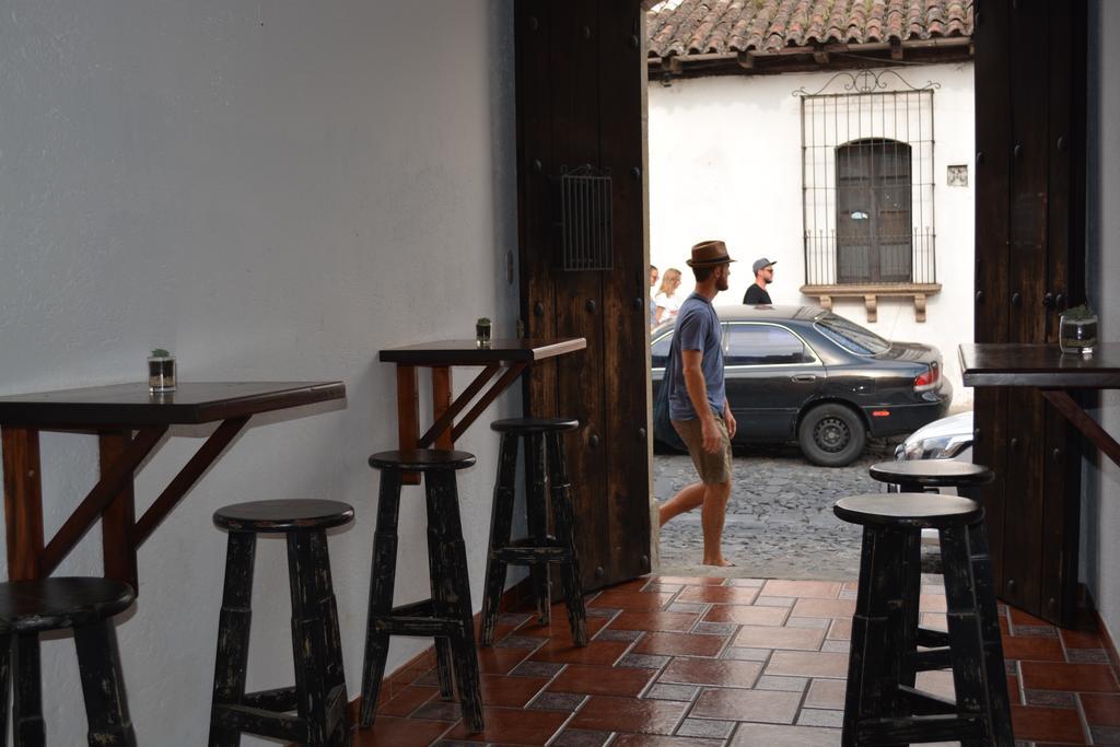 Luna Maya Hostel & Wellness Antigua Buitenkant foto